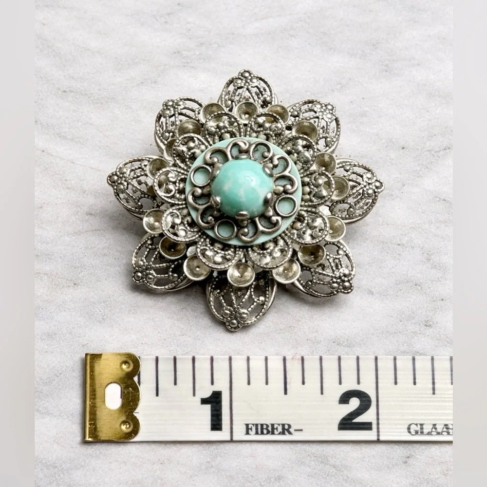 ANTIQUE SILVER TONE FILIGREE FAUX TURQUOISE CABOCHON ROUND BROOCH - Picture 4 of 4